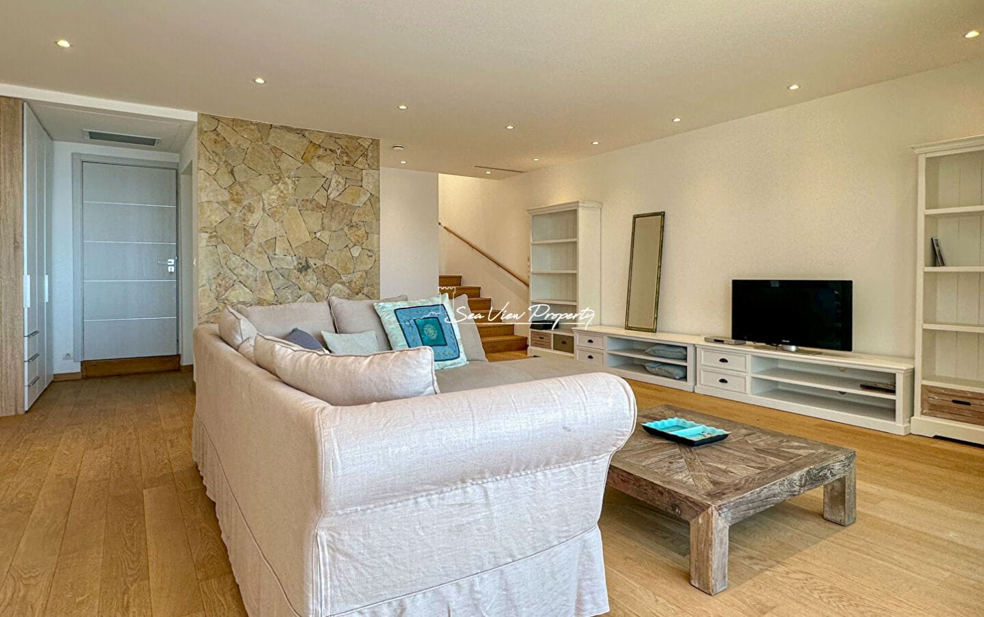 VILLA CONTEMPORAINE A VENDRE  AVEC VUE MER PANORAMIQUE GARAGE ET PISCINE AUX ISSAMBRES Image 6