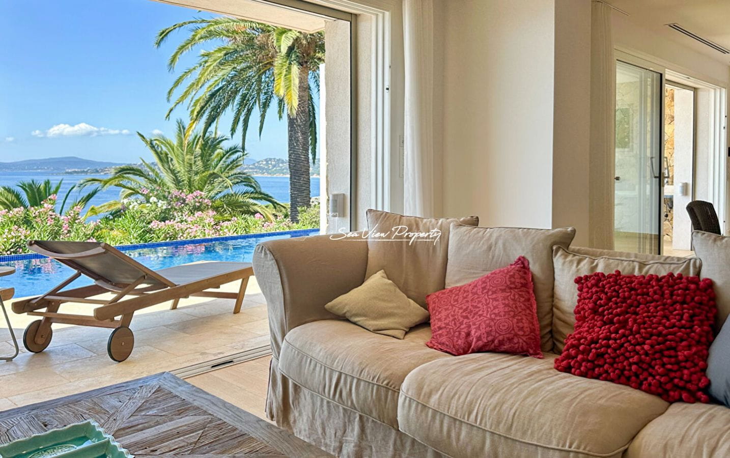 VILLA CONTEMPORAINE A VENDRE  AVEC VUE MER PANORAMIQUE GARAGE ET PISCINE AUX ISSAMBRES Image 8