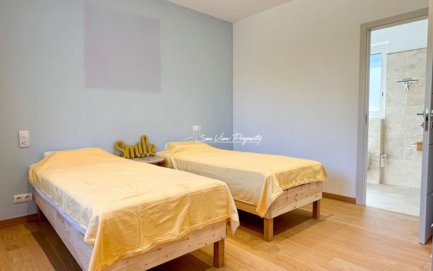 VILLA CONTEMPORAINE A VENDRE  AVEC VUE MER PANORAMIQUE GARAGE ET PISCINE AUX ISSAMBRES Image 9