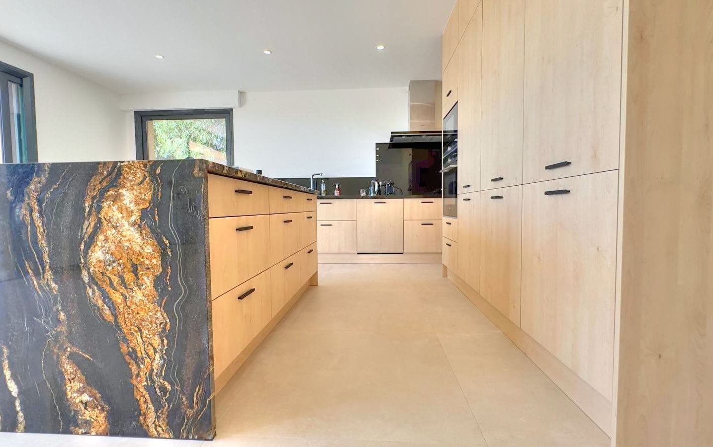 À VENDRE VILLA DE 6 PIÈCES AVEC DOUBLE GARAGE PISCINE TERRAIN DE PÉTANQUE ET VUE MER, AUX ISSAMBRES Image 5