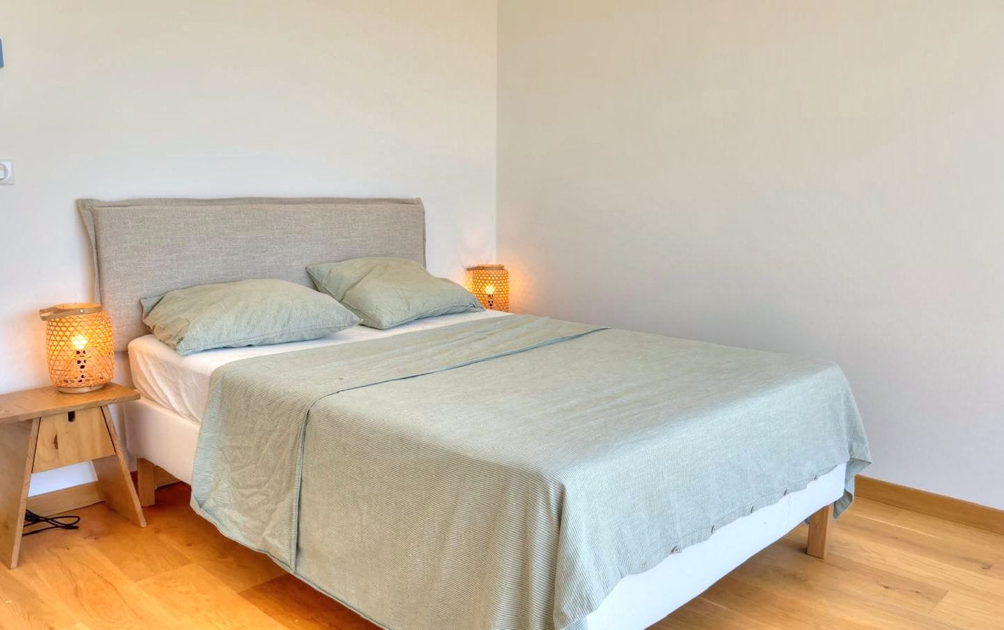 À VENDRE VILLA DE 6 PIÈCES AVEC DOUBLE GARAGE PISCINE TERRAIN DE PÉTANQUE ET VUE MER, AUX ISSAMBRES Image 7