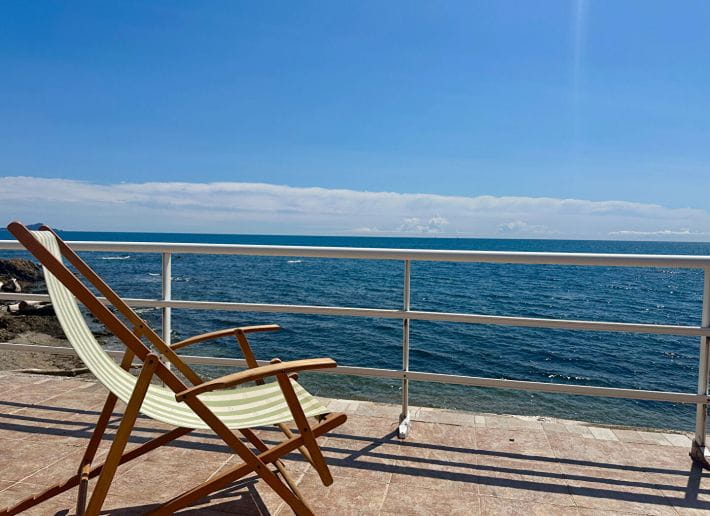 A VENDRE – PIED DANS L’EAU DE 240M² AVEC VILLA DE GARDIEN, PISCINE, GARAGE A VOITURE ET BATEAU