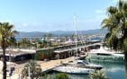 For sale, on the old port of Saint Raphael with sea and port view, spacious 4-room apartment on the upper floor. Min 1