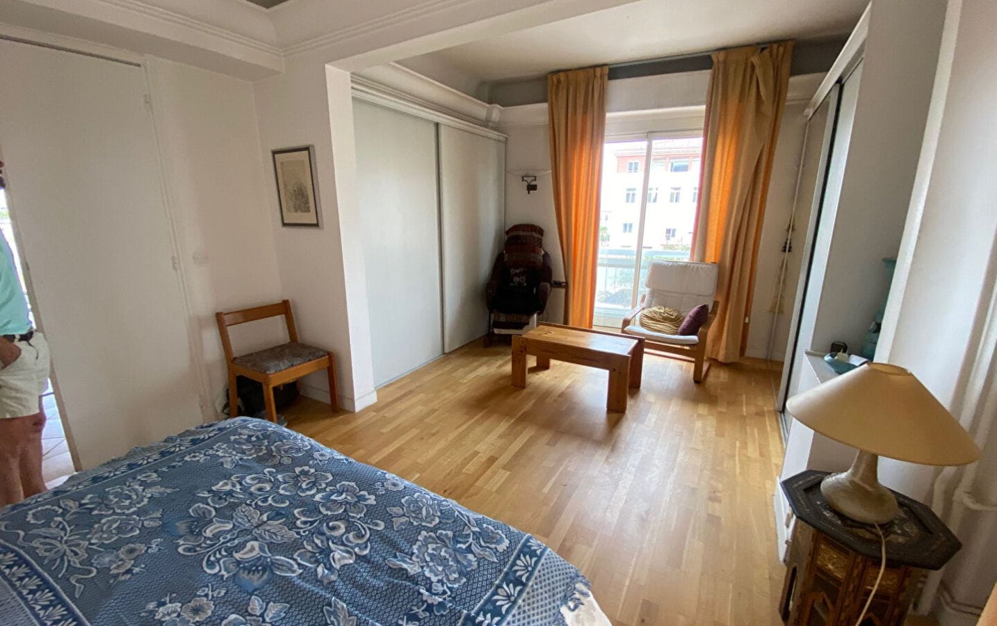 For sale, on the old port of Saint Raphael with sea and port view, spacious 4-room apartment on the upper floor. Image 10