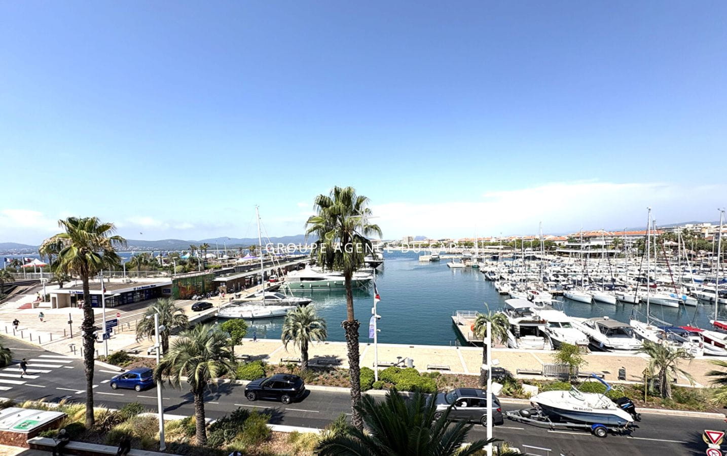 For sale, on the old port of Saint Raphael with sea and port view, spacious 4-room apartment on the upper floor. Image 0