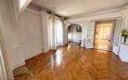 For sale, on the old port of Saint Raphael with sea and port view, spacious 4-room apartment on the upper floor. Min 3