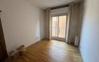 For sale, on the old port of Saint Raphael with sea and port view, spacious 4-room apartment on the upper floor. Min 6