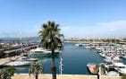 For sale, on the old port of Saint Raphael with sea and port view, spacious 4-room apartment on the upper floor. Min 8