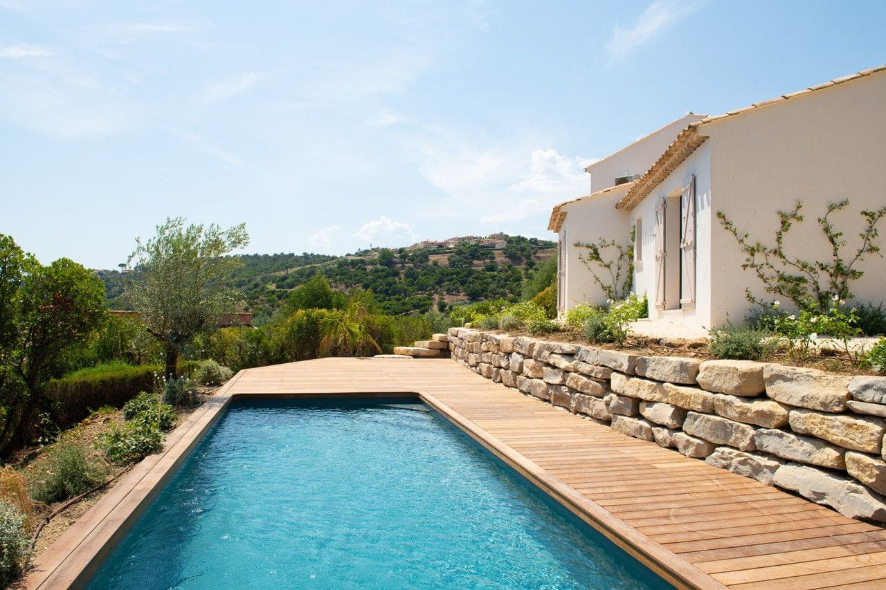 VILLA RENOVEE A VENDRE 4 CHAMBRES EN SUITE VUE MER GOLFE PISCINE PARKINGS L’agence du Cap aux Issambres vous prop Image 0