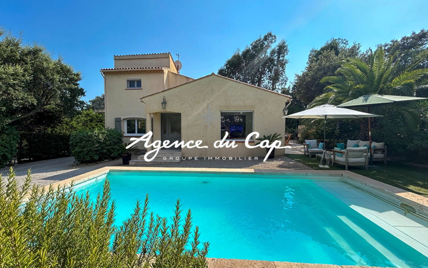 VILLA A VENDRE AVEC 4 CHAMBRES ET PISCINE A 100M DES CRIQUES DE SAINT-AYGULF Image 1