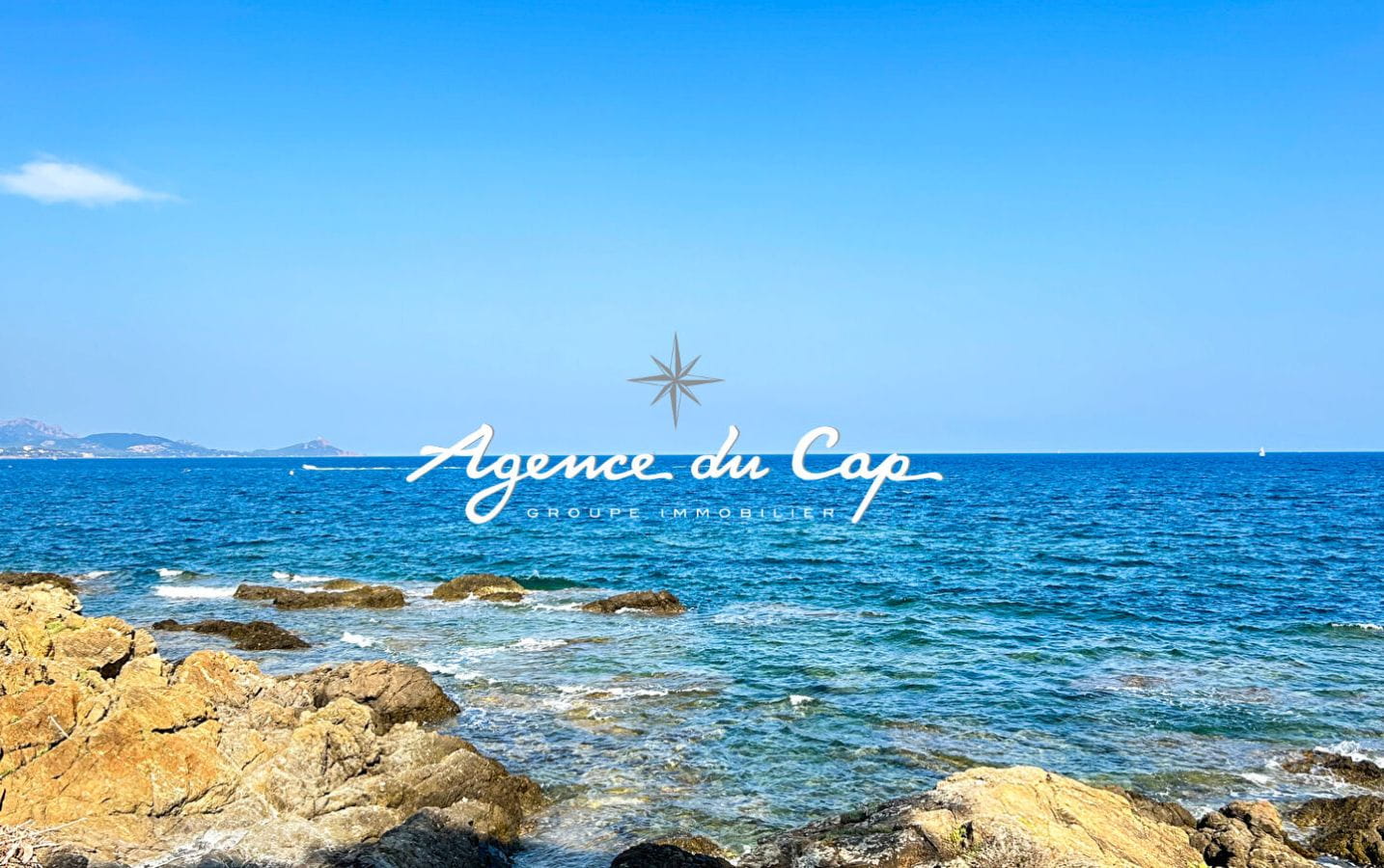 VILLA A VENDRE AVEC 4 CHAMBRES ET PISCINE A 100M DES CRIQUES DE SAINT-AYGULF Image 0