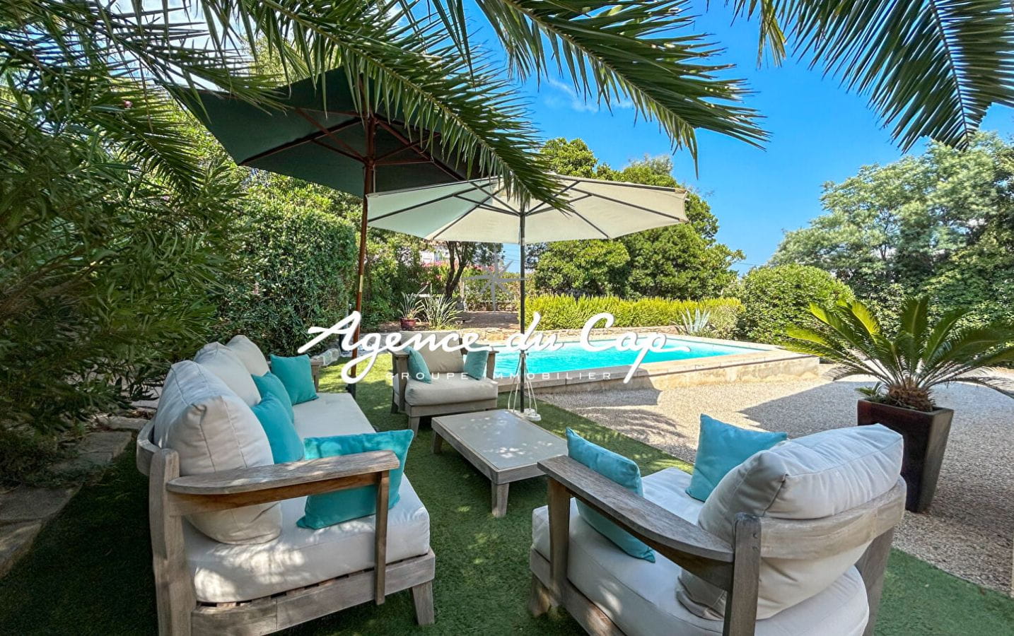 VILLA A VENDRE AVEC 4 CHAMBRES ET PISCINE A 100M DES CRIQUES DE SAINT-AYGULF Image 2