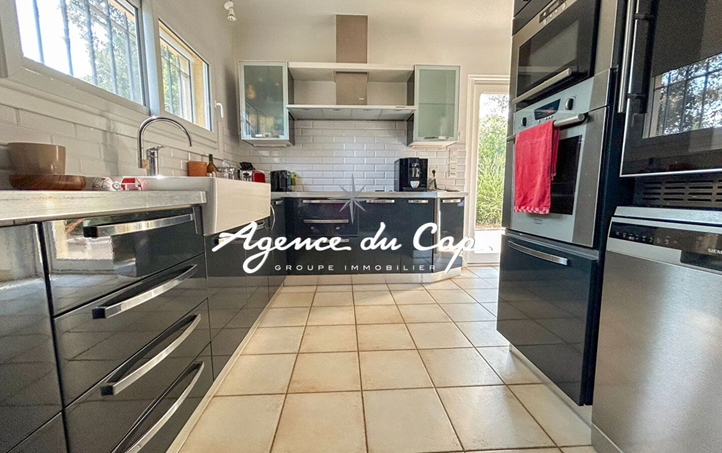 VILLA A VENDRE AVEC 4 CHAMBRES ET PISCINE A 100M DES CRIQUES DE SAINT-AYGULF Image 6