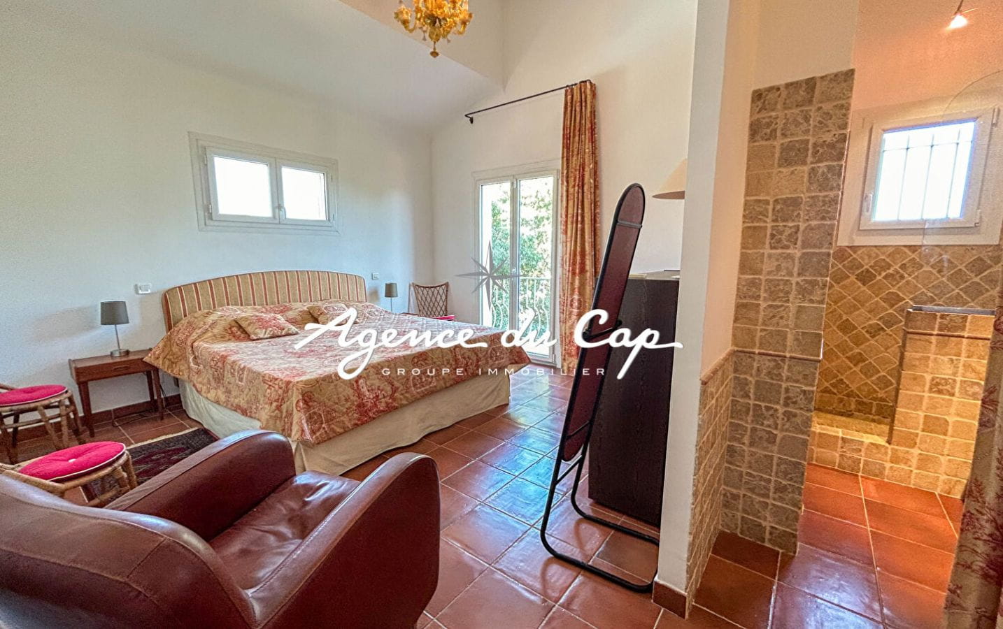 VILLA A VENDRE AVEC 4 CHAMBRES ET PISCINE A 100M DES CRIQUES DE SAINT-AYGULF Image 7