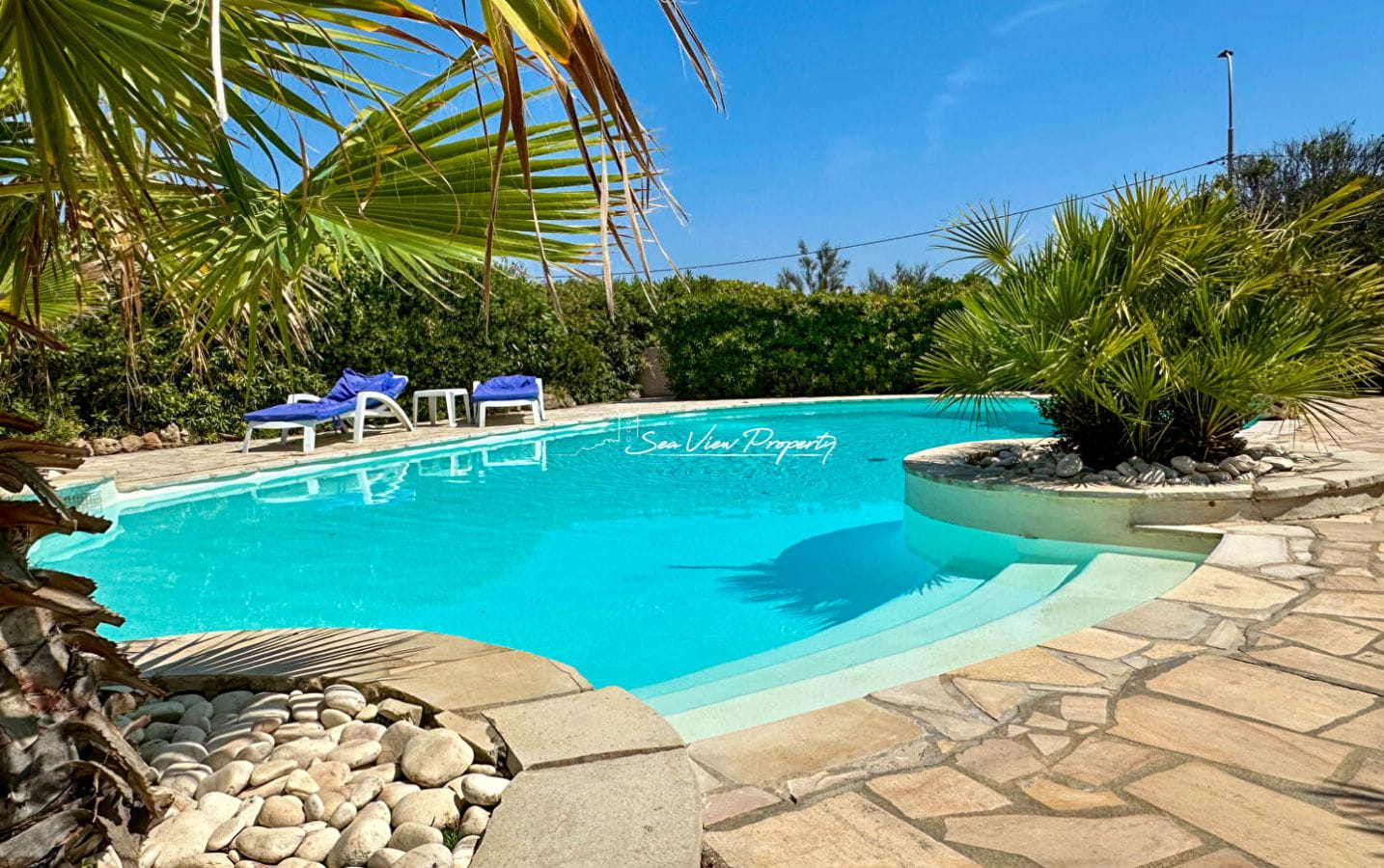 VILLA A PIED DE LA MER AVEC 4 CHAMBRES PISCINE PARKING VUE MER PANORAMIQUE, AUX ISSAMBRES Image 2