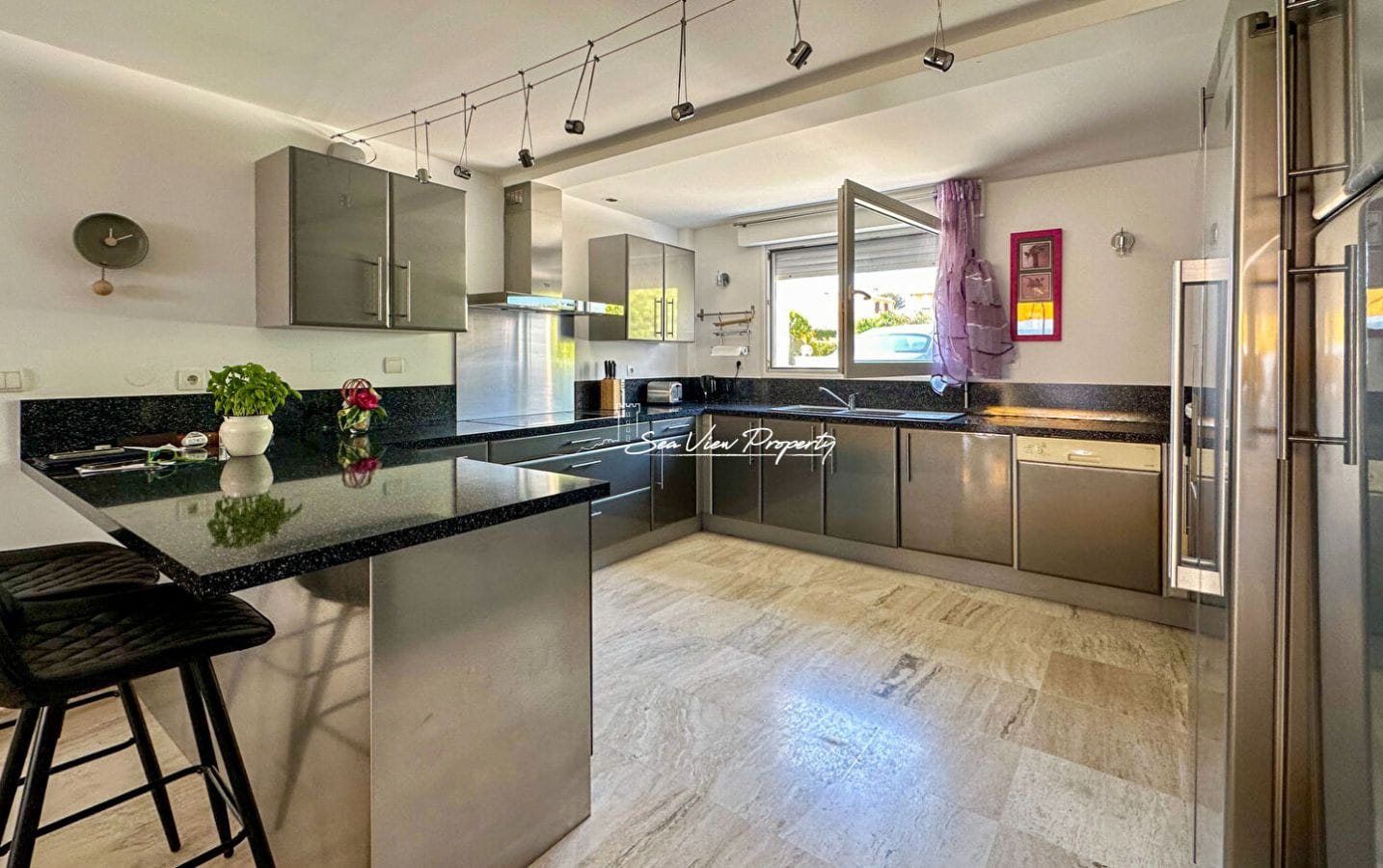 VILLA A PIED DE LA MER AVEC 4 CHAMBRES PISCINE PARKING VUE MER PANORAMIQUE, AUX ISSAMBRES Image 5