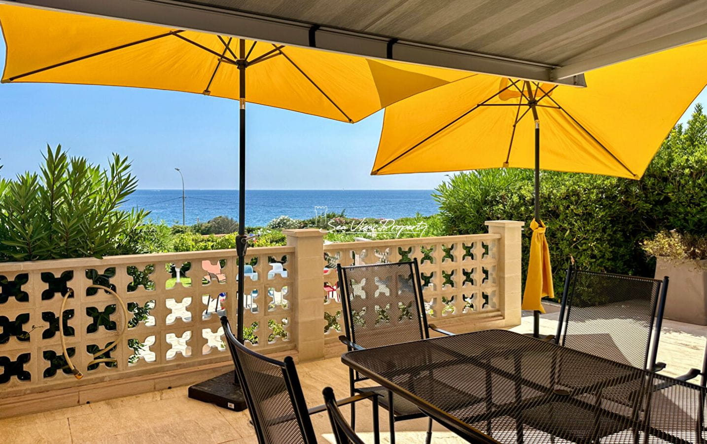 VILLA A PIED DE LA MER AVEC 4 CHAMBRES PISCINE PARKING VUE MER PANORAMIQUE, AUX ISSAMBRES Image 9