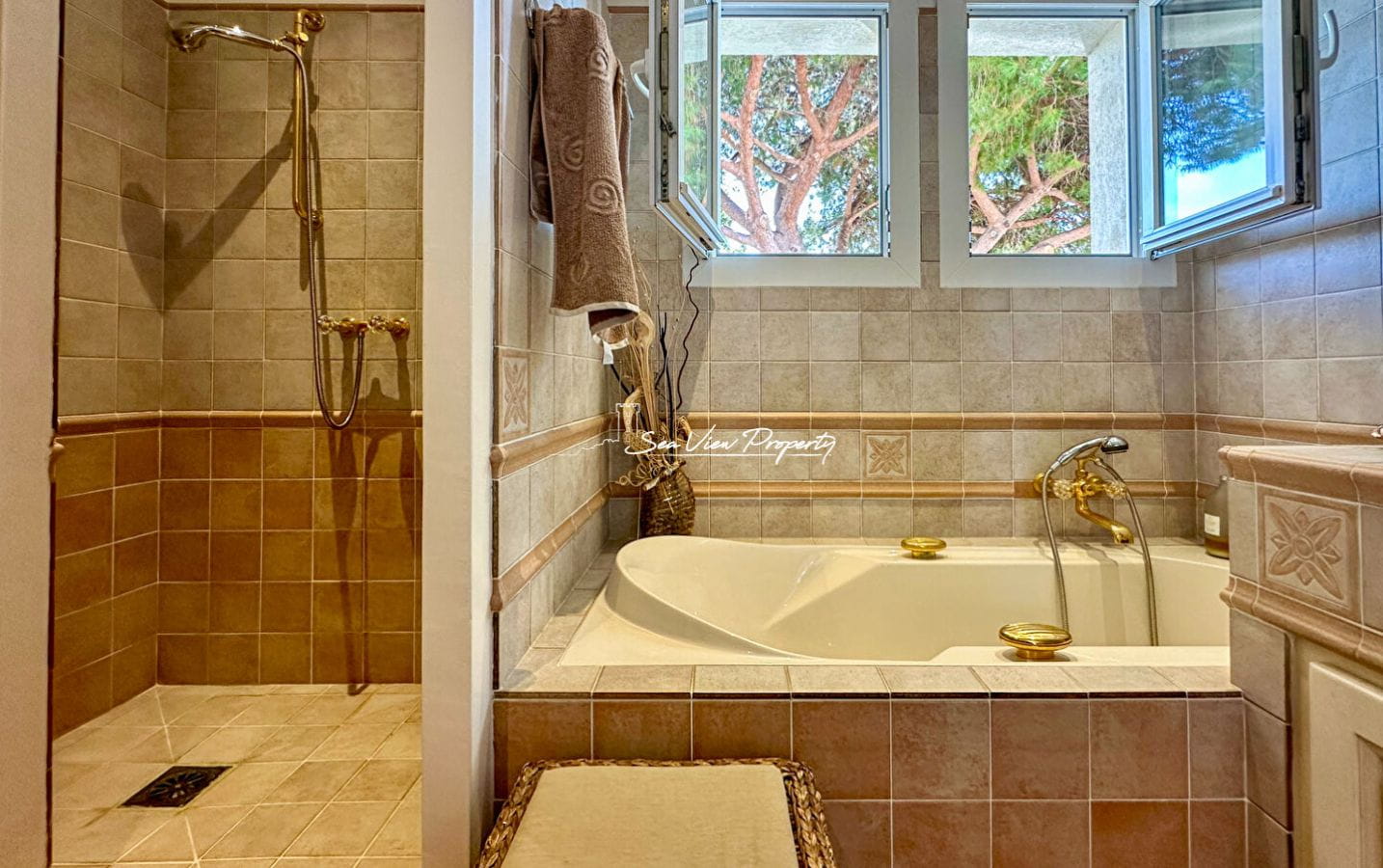 VILLA VUE MER PANORAMIQUE 5 CHAMBRES GARAGE PISCINE, LES ISSAMBRES Image 9