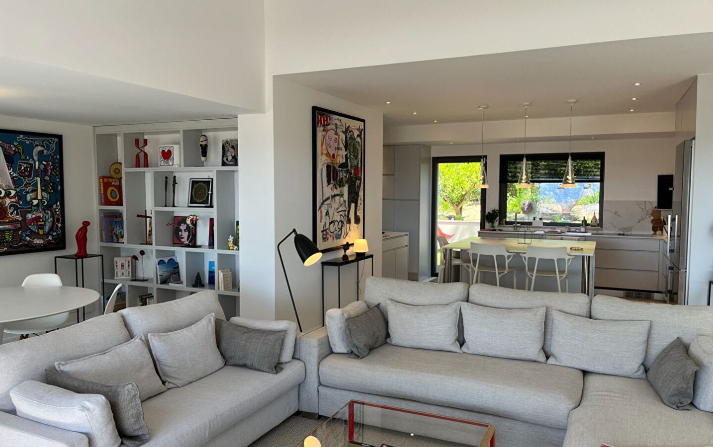 VILLA CONTEMPORAINE À VENDRE DE 213 M² AVEC VUE MER SALLE DE SPORT CAVE À VIN ET GARAGE, SUR LE GOLFE DE SAINT-TROPEZ, À PROXIMITÉ DU CENTRE-VILLE DE SAINTE MAXIME Image 4
