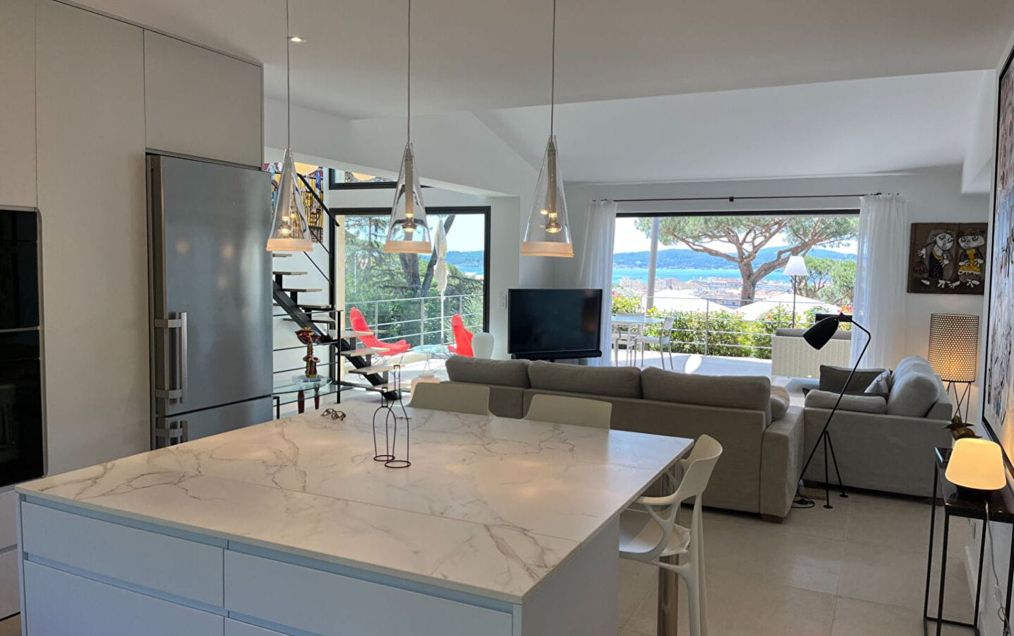 VILLA CONTEMPORAINE À VENDRE DE 213 M² AVEC VUE MER SALLE DE SPORT CAVE À VIN ET GARAGE, SUR LE GOLFE DE SAINT-TROPEZ, À PROXIMITÉ DU CENTRE-VILLE DE SAINTE MAXIME Image 6