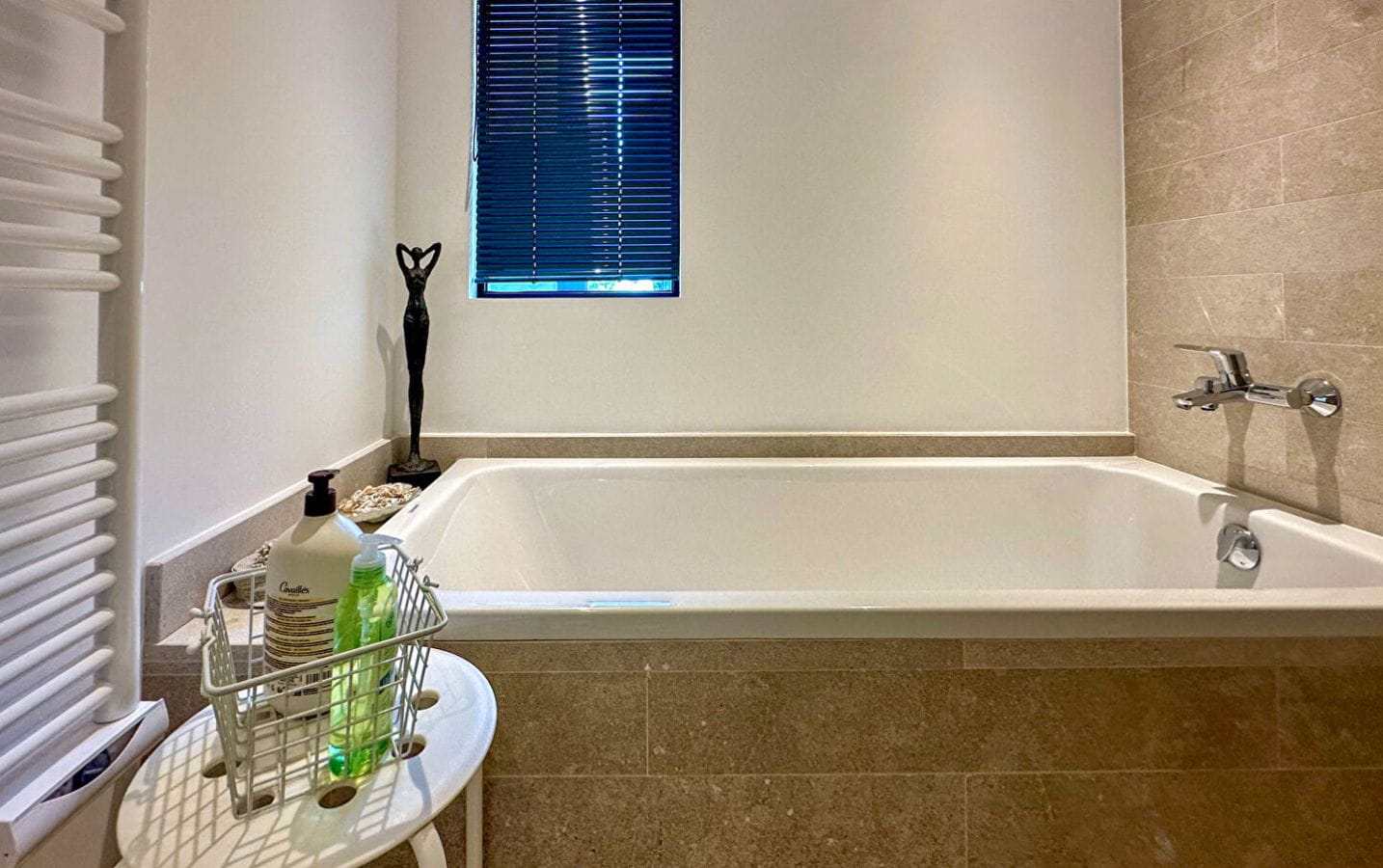 VILLA CONTEMPORAINE À VENDRE DE 213 M² AVEC VUE MER SALLE DE SPORT CAVE À VIN ET GARAGE, SUR LE GOLFE DE SAINT-TROPEZ, À PROXIMITÉ DU CENTRE-VILLE DE SAINTE MAXIME Image 8