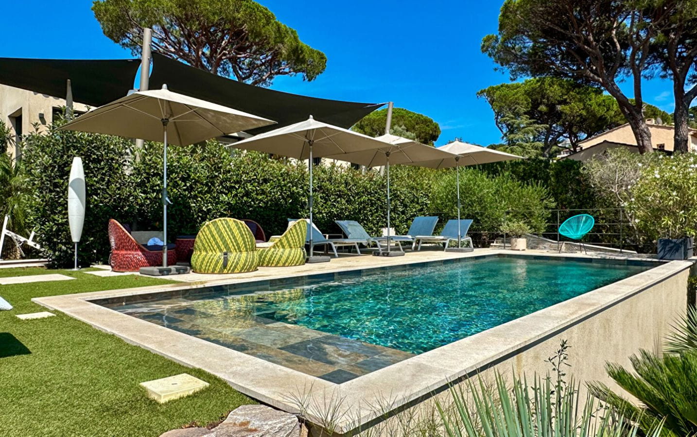 VILLA CONTEMPORAINE À VENDRE DE 213 M² AVEC VUE MER SALLE DE SPORT CAVE À VIN ET GARAGE, SUR LE GOLFE DE SAINT-TROPEZ, À PROXIMITÉ DU CENTRE-VILLE DE SAINTE MAXIME Image 9
