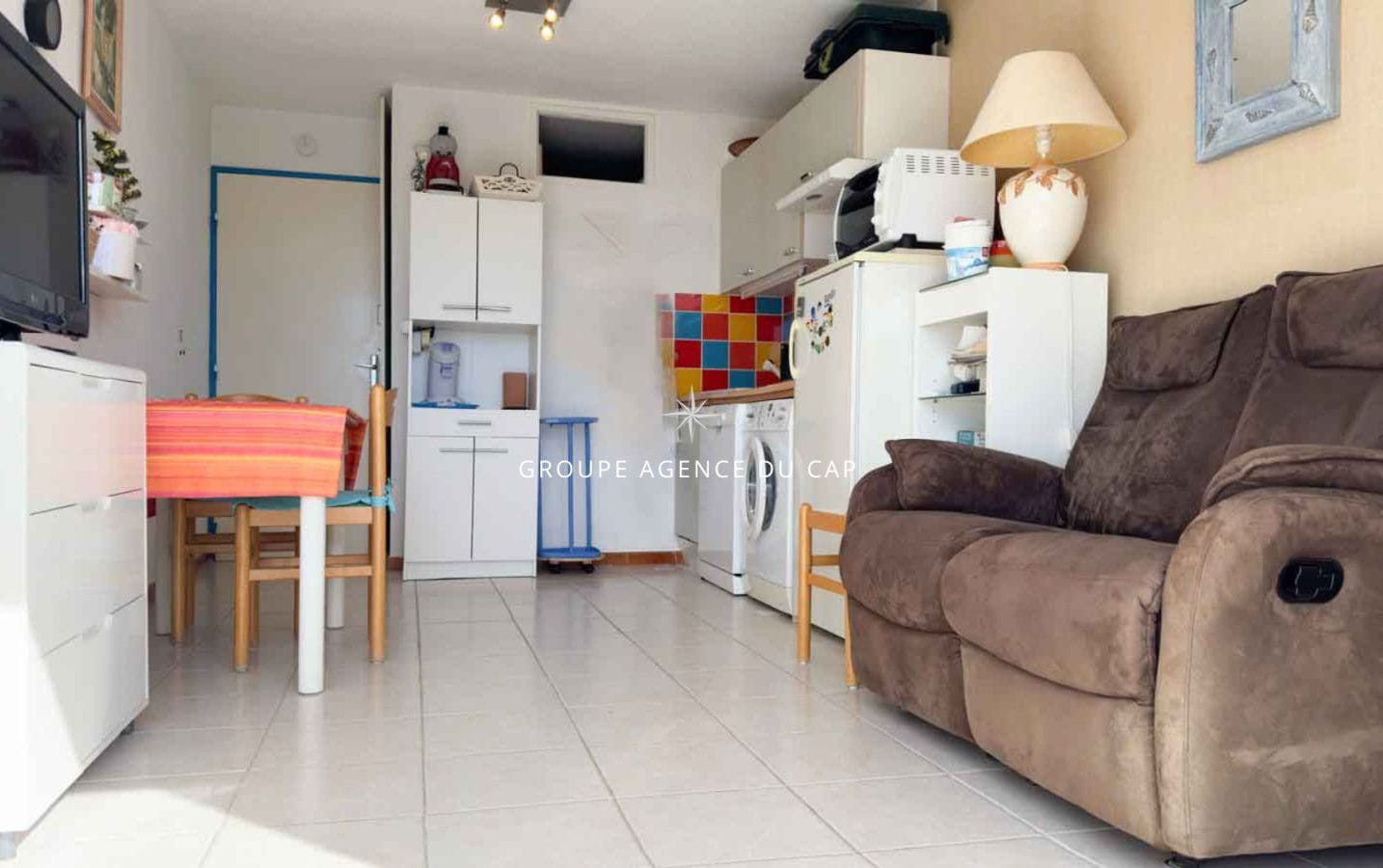 À VENDRE APPARTEMENT T2 DE 27M2 VUE MER DANS UNE RÉSIDENCE PRISÉE AVEC PISCINE, À PIED DES PLAGES À SAINTE MAXIME Image 2