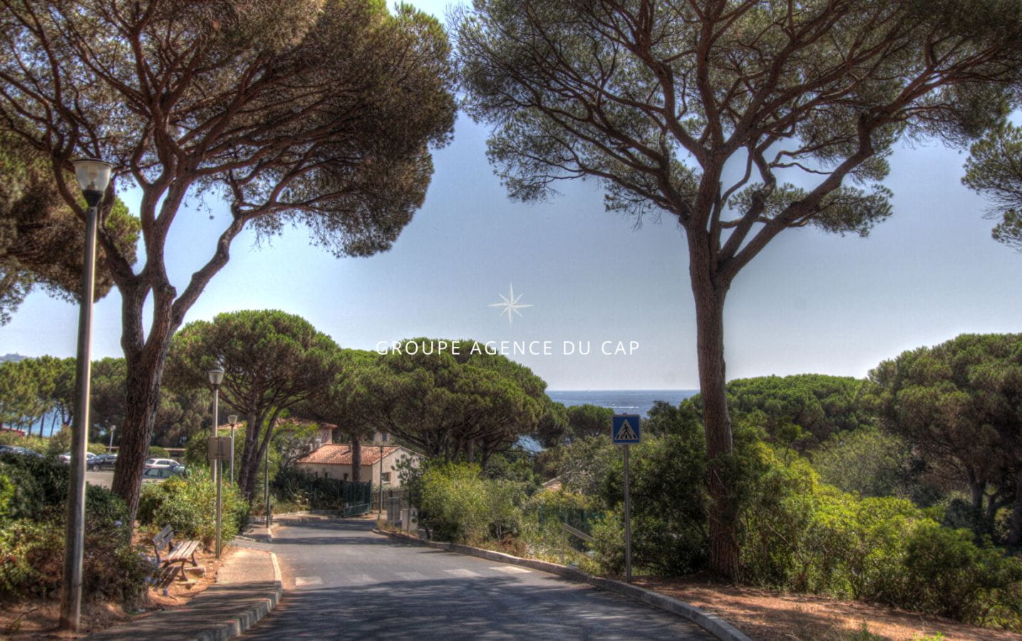 FOR SALE 2-ROOM APARTMENT OF 27M2 WITH SEA VIEW IN A POPULAR RESIDENCE WITH POOL, ON FOOT OF THE BEACHES IN SAINTE MAXIME Image 1