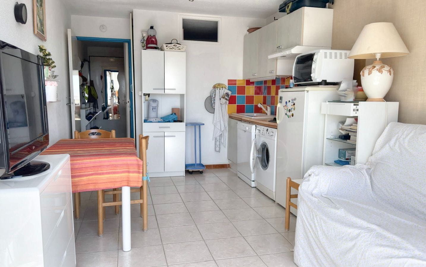 A VENDRE APPARTEMENT T.2 DE 27M2 VUE MER DANS UNE RESIDENCE PRISEE AVEC PISCINE, A PIED DES PLAGES A SAINTE MAXIME Image 2