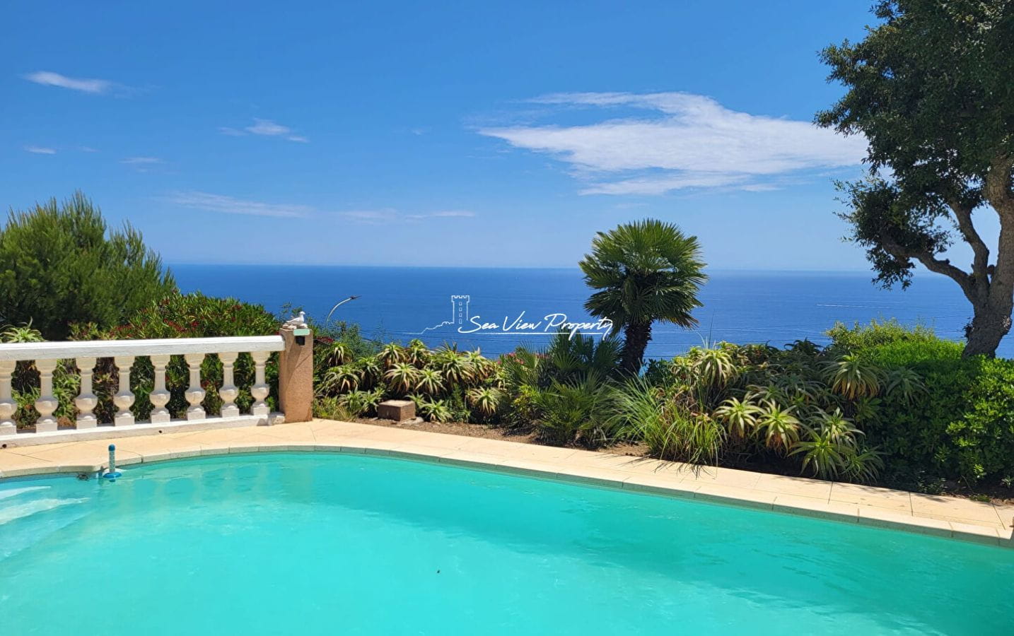 À Vendre Villa Avec Vue Mer 3 Chambres Garage Et Buanderie Piscine ImplantÉe Sur Un Joli Terrain, Aux Issambres Image 1