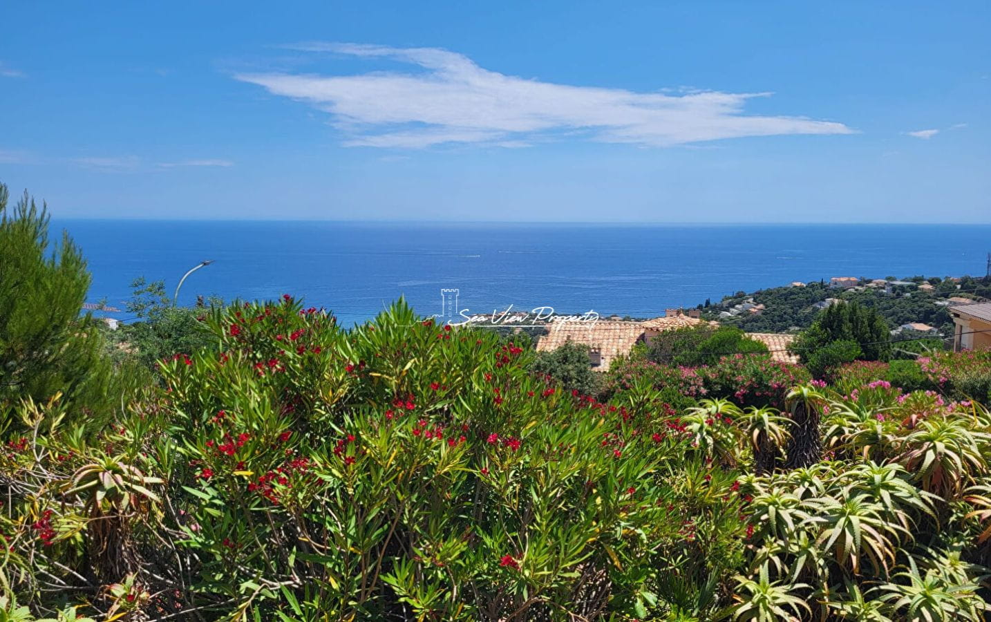 À Vendre Villa Avec Vue Mer 3 Chambres Garage Et Buanderie Piscine ImplantÉe Sur Un Joli Terrain, Aux Issambres Image 0