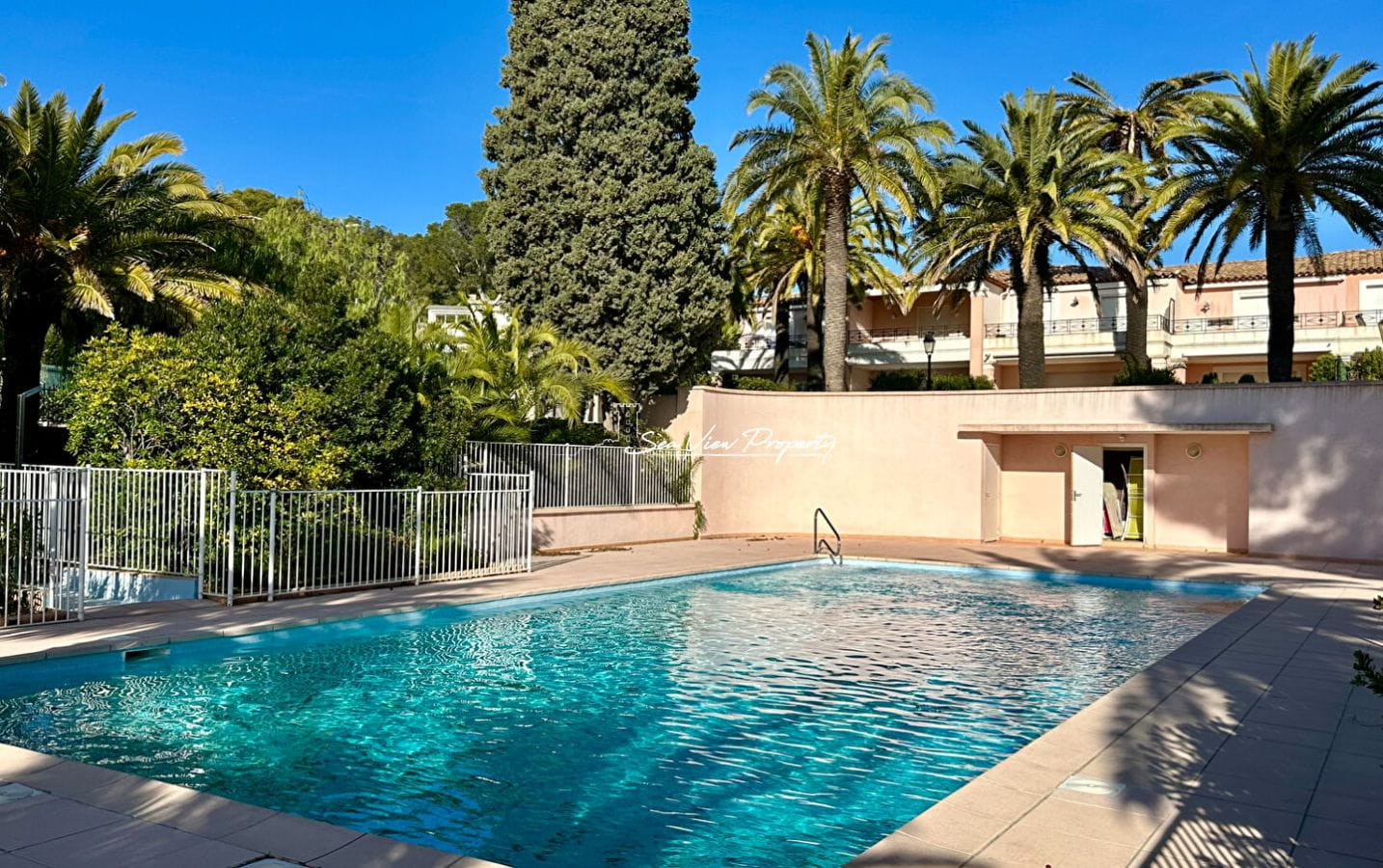 MAZET VUE MER 90M² 4 PIECES  DANS UNE RÉSIDENCE AVEC PISCINE ET PLACES DE PARKINGS AUX ISSAMBRES Image 2