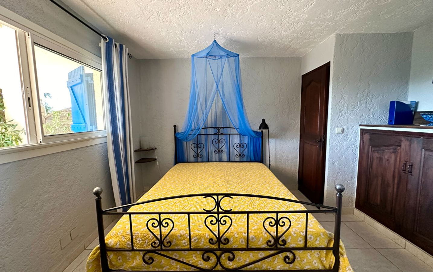 VILLA DE 173M²  VUE MER 5 PIÈCES COMPRENANT 4 CHAMBRES AVEC PISCINE ET GARAGE  SITUÉE AUX ISSAMBRES Image 9