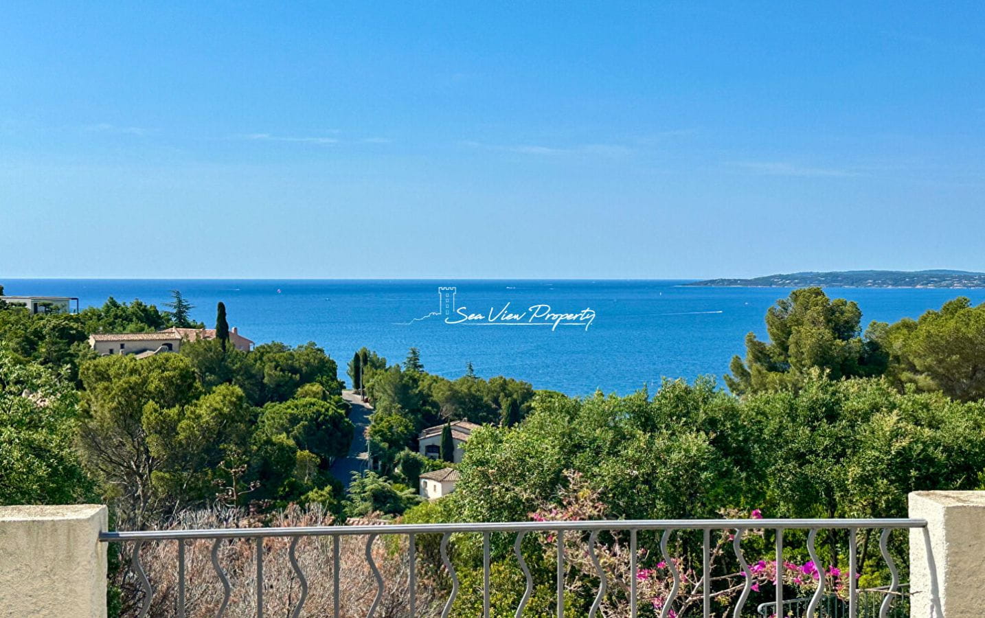 VILLA AVEC VUE MER 4 CHAMBRES TERRAIN EXPLOITABLE, À PROXIMITÉ DES PLAGES ET DU CENTRE DES ISSAMBRES Image 0