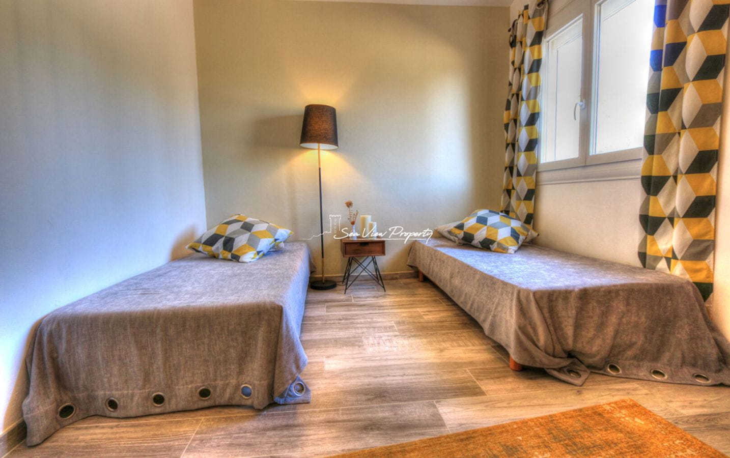 VILLA RÉNOVÉE DE 147 M² 6 PIÈCES VUE MER GARAGE ARROSAGE AUTOMATIQUE DOUCHE EXTÉRIEURE ET PISCINE, AUX ISSAMBRES Image 9