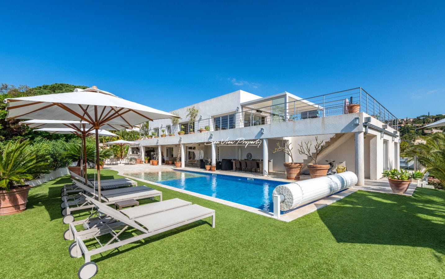 VILLA CONTEMPORAINE AVEC VUE MER ET COLLINES 5 CHAMBRES PISCINE ET GARAGE DOUBLE BORNE DE RECHARGE POUR VOITURE, PROCHE DES PLAGES AUX ISSAMBRES Image 2