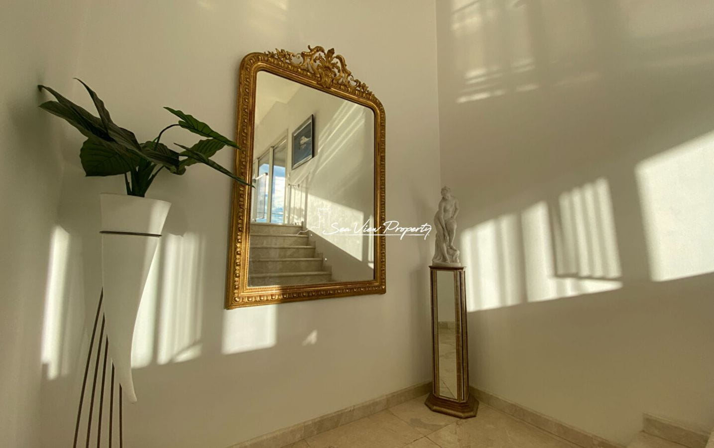 VILLA CONTEMPORAINE AVEC VUE MER ET COLLINES 5 CHAMBRES PISCINE ET GARAGE DOUBLE BORNE DE RECHARGE POUR VOITURE, PROCHE DES PLAGES AUX ISSAMBRES Image 4