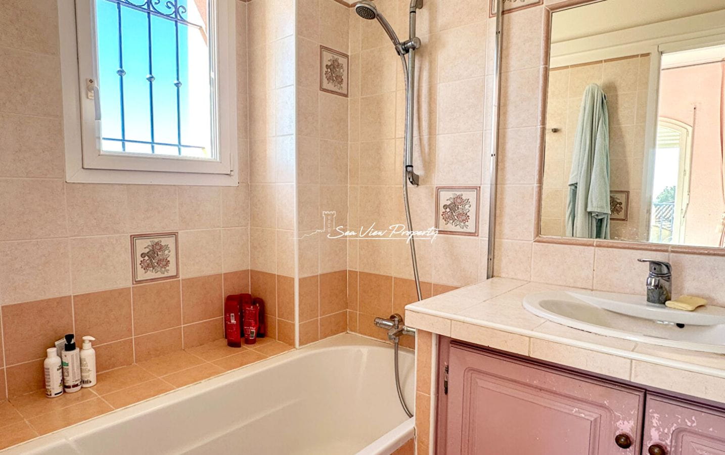 VILLA VUE MER 170M² 5 PIÈCES SUR LE GOLFE DE SAINT-TROPEZ EXPOSITION SUD SALLE DE SPORT JACUZZI ET PISCINE, À SAINTE MAXIME Image 10