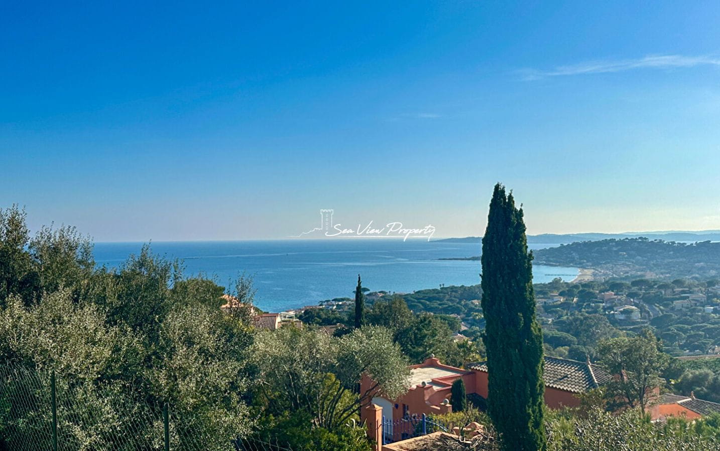 VILLA VUE MER 170M² 5 PIÈCES SUR LE GOLFE DE SAINT-TROPEZ EXPOSITION SUD SALLE DE SPORT JACUZZI ET PISCINE, À SAINTE MAXIME Image 0