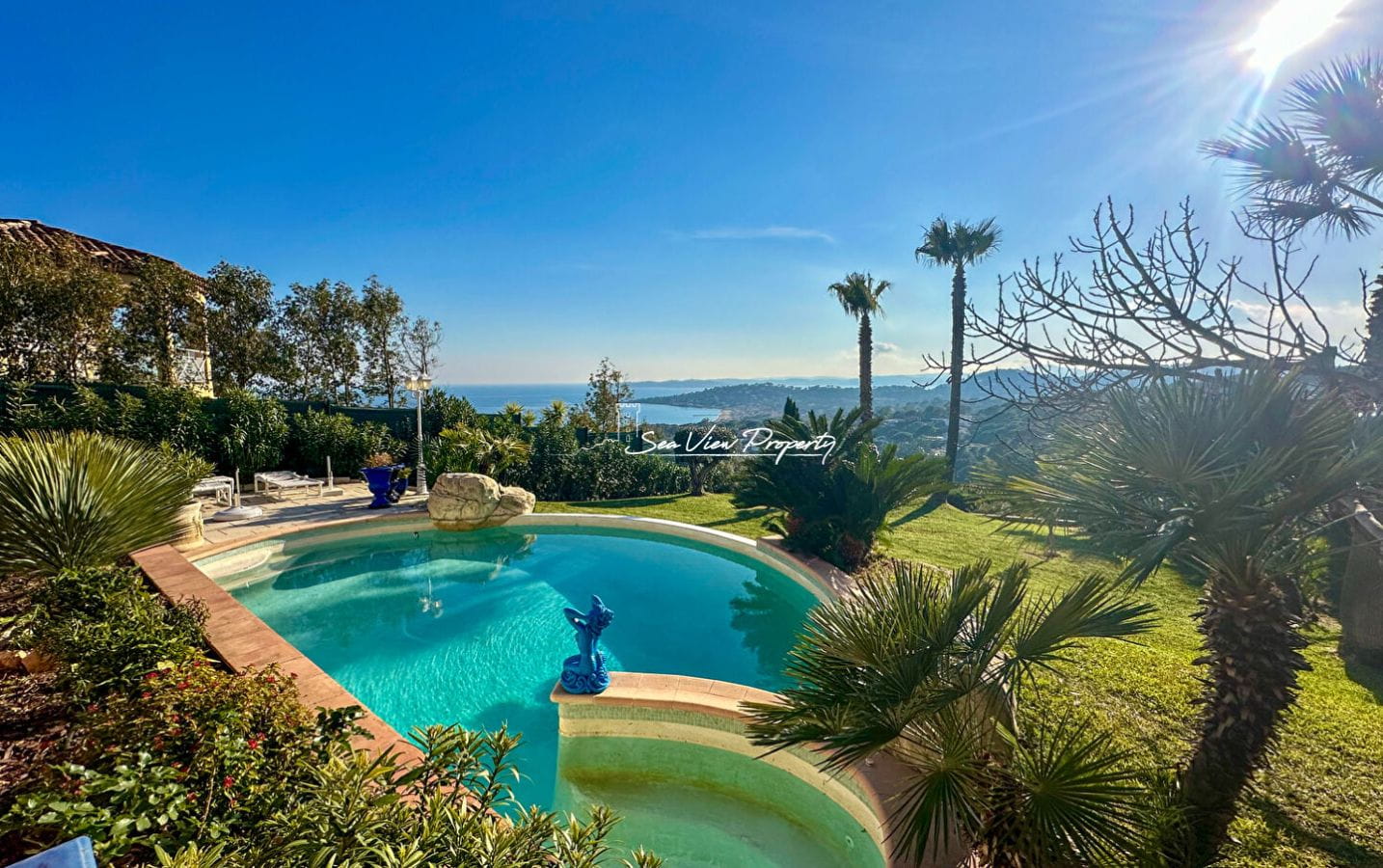 VILLA VUE MER 170M² 5 PIÈCES SUR LE GOLFE DE SAINT-TROPEZ EXPOSITION SUD SALLE DE SPORT JACUZZI ET PISCINE, À SAINTE MAXIME Image 2