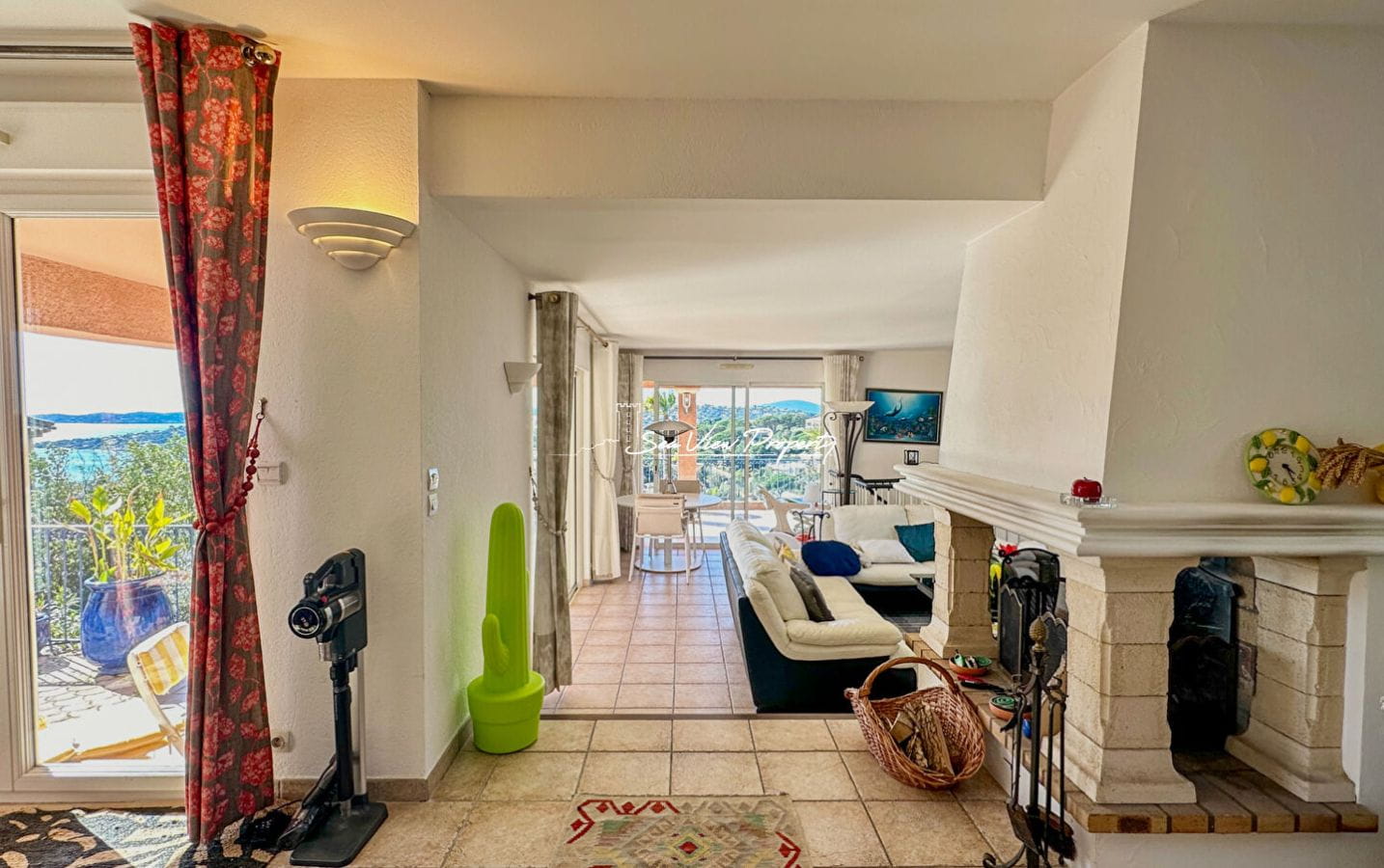 VILLA VUE MER 170M² 5 PIÈCES SUR LE GOLFE DE SAINT-TROPEZ EXPOSITION SUD SALLE DE SPORT JACUZZI ET PISCINE, À SAINTE MAXIME Image 5