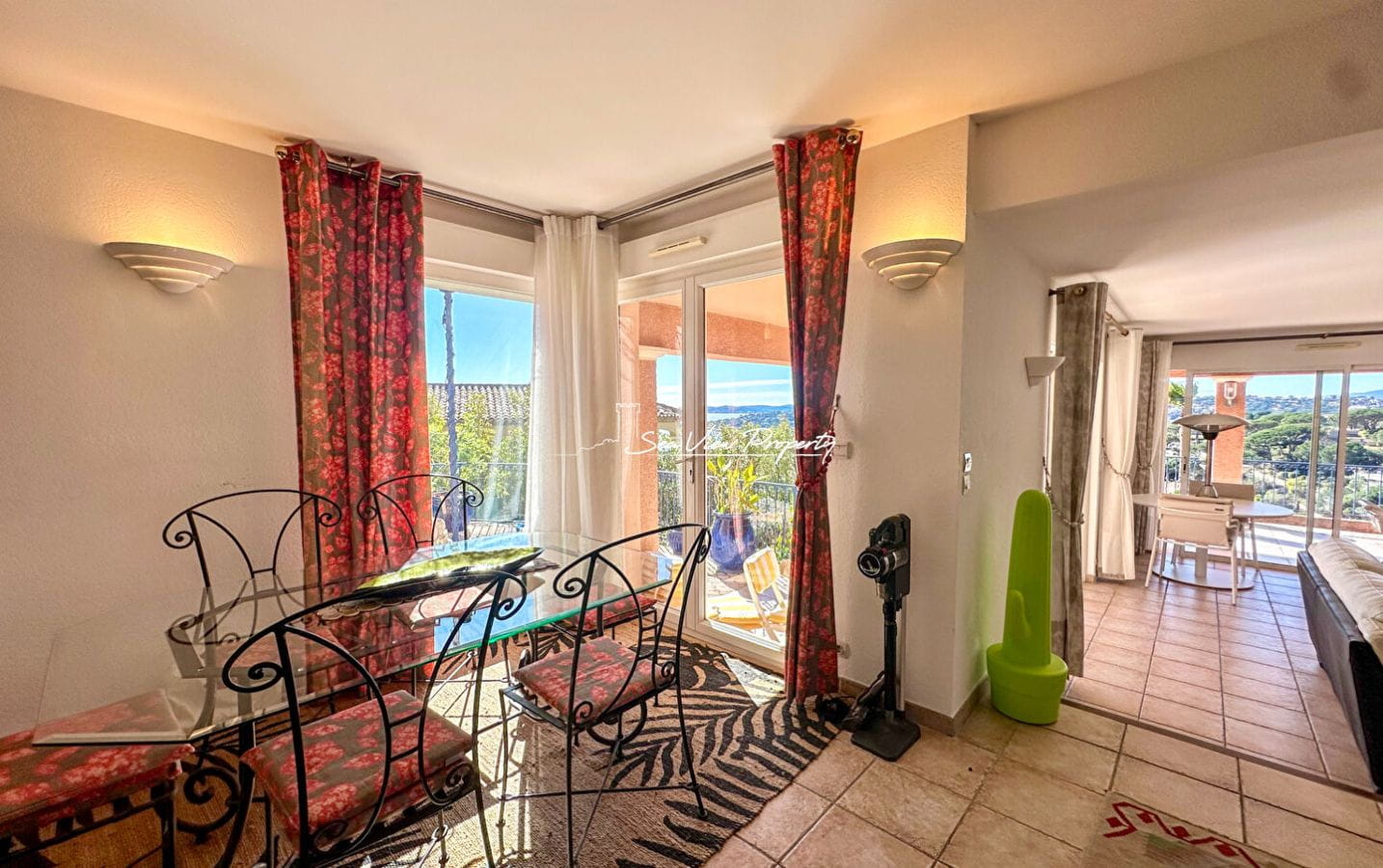 VILLA VUE MER 170M² 5 PIÈCES SUR LE GOLFE DE SAINT-TROPEZ EXPOSITION SUD SALLE DE SPORT JACUZZI ET PISCINE, À SAINTE MAXIME Image 6