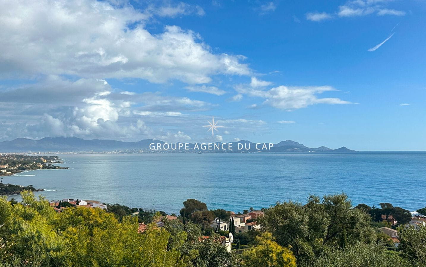 FOR SALE VILLA WITH SEA VIEW, 5 BEDROOMS, OFFICE, LARGE TERRACES, SWIMMING POOL AND POOL HOUSE, GARAGE, IN LES ISSAMBRES Image 0