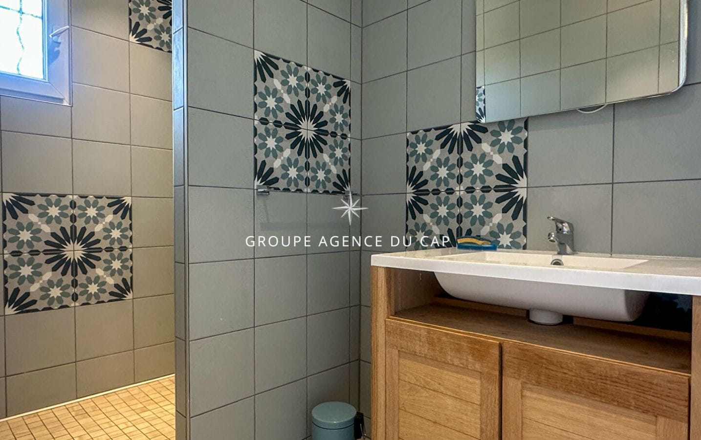 SOUS COMPROMIS DE VENTE —  À VENDRE VILLA VUE MER, 5 CHAMBRES, BUREAU, GRANDES TERRASSES, PISCINE ET POOL HOUSE, GARAGE, AUX ISSAMBRES Image 8