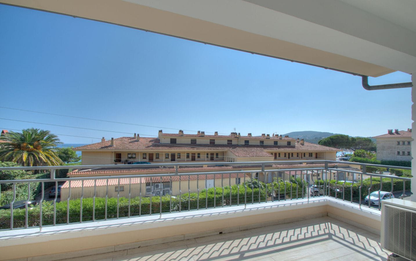 APPARTEMENT VUE MER 4 PIECES TERRASSE JARDIN CALME 2 PARKINGS PLAGES ET COMMERCES A 100 M Image 0