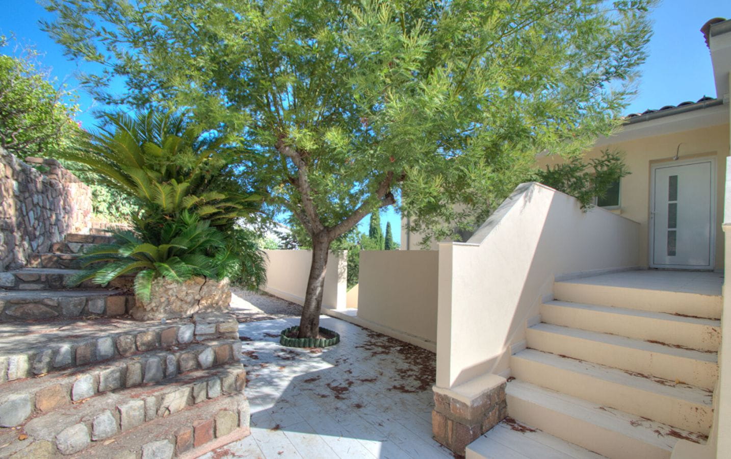 APPARTEMENT VUE MER 4 PIECES TERRASSE JARDIN CALME 2 PARKINGS PLAGES ET COMMERCES A 100 M Image 9