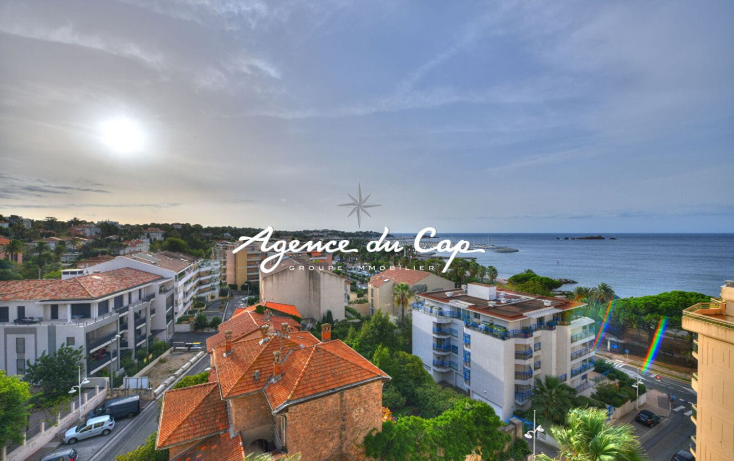 SOUS COMPROMIS APPARTEMENT VUE MER DERNIER ETAGE TERRASSE GARAGE SAINT RAPHAEL CENTRE MER  A PIEDS Image 1