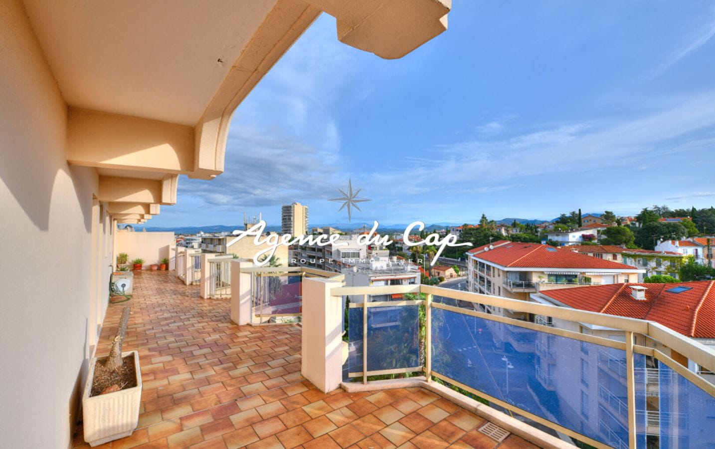 SOUS COMPROMIS APPARTEMENT VUE MER DERNIER ETAGE TERRASSE GARAGE SAINT RAPHAEL CENTRE MER  A PIEDS Image 2