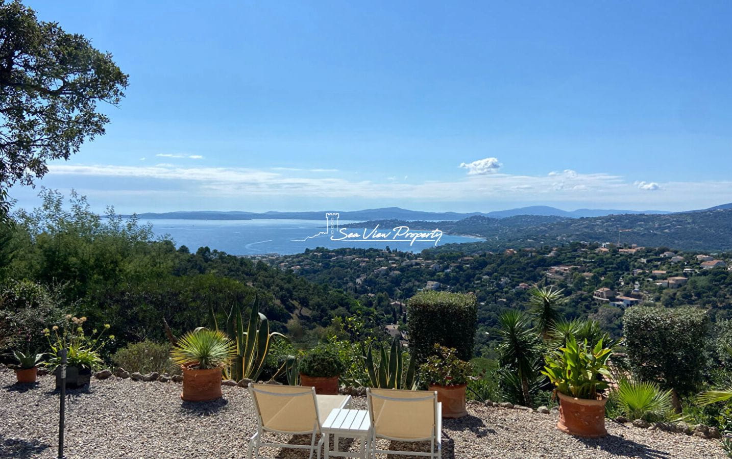 VILLA VUE MER SUR LE GOLFE DE SAINT TROPEZ AVEC SOUS SOL, ABRI VOITURE ET PLACE DE PARKING, AUX ISSAMBRES Image 5