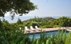VILLA CONTEMPORAINE DE 250M2 RENOVEE AVEC VUE MER PANORAMIQUE 5 CHAMBRES POOL HOUSE  ET DOUBLE GARAGE, AUX ISSAMBRES Min 10